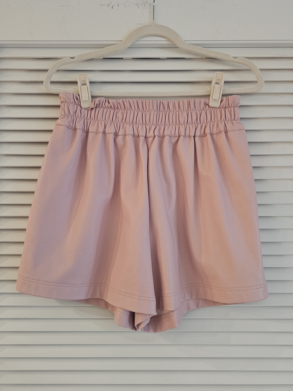 Generation Love Women's Pink Leatherette Elastic-Waist Shorts Sz M